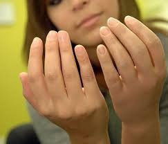 Tay giả phần bàn có thể thay thế các chức năng quan trọng cơ bản nhất của bàn tay đã bị mất- chẳng hạn như nắm và mở- cũng như hình dáng bên ngoài.